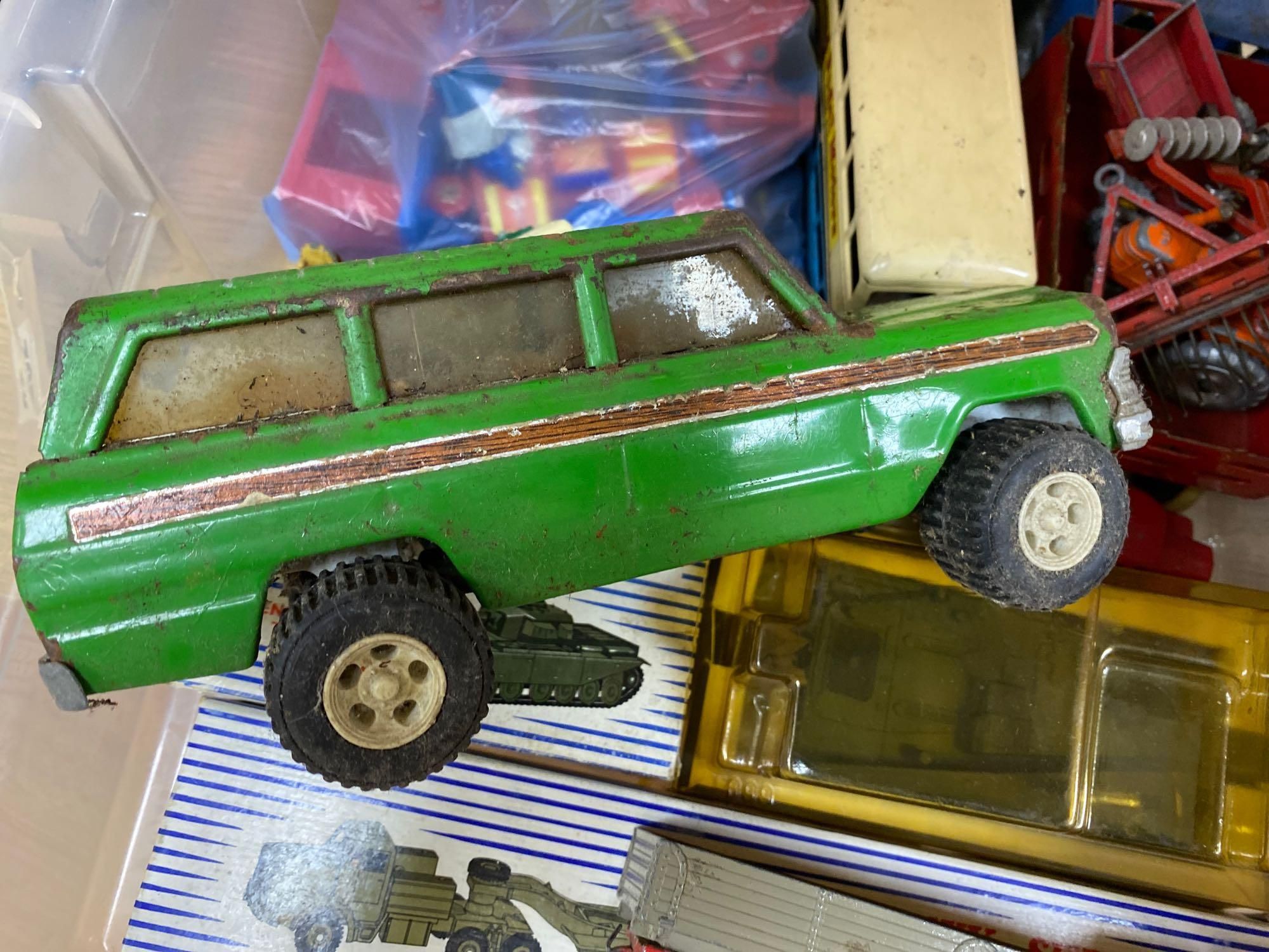 Dinky Toys including 901 Foden Diesel eight wheel wagon, unboxed, Military Series and other items